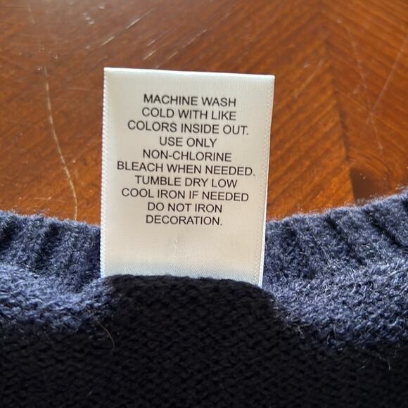 Navy Blue and White Fuzzy Snowflake Sweater Woman Size Medium Slouchy - Picture 6 of 9